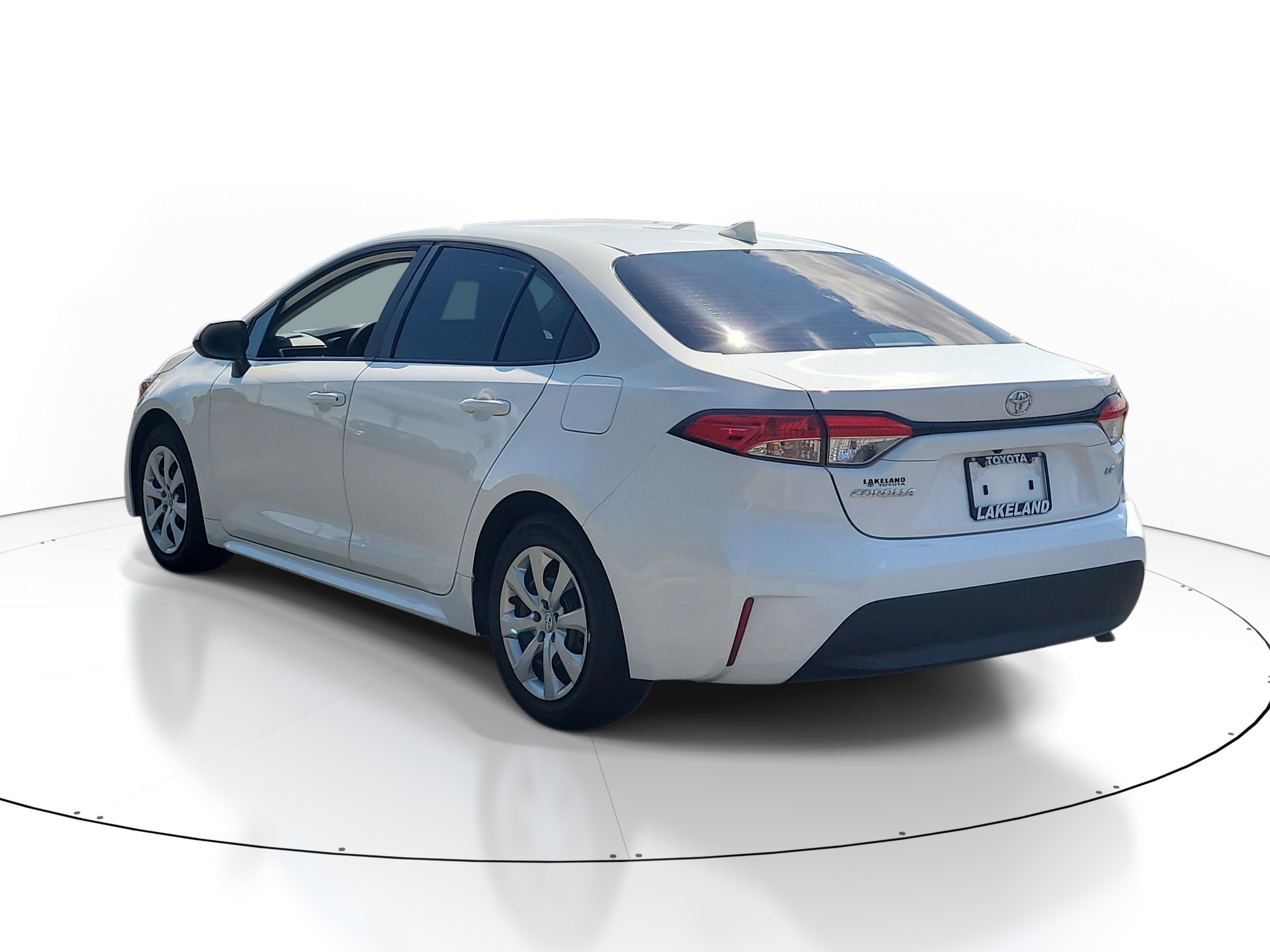 Used 2025 Toyota Corolla LE FWD image 5