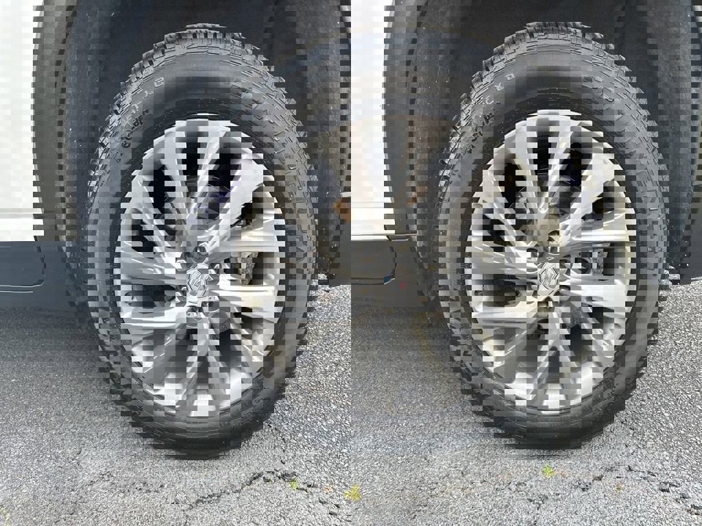 Used 2025 Buick Enclave Preferred AWD/4WD image 5