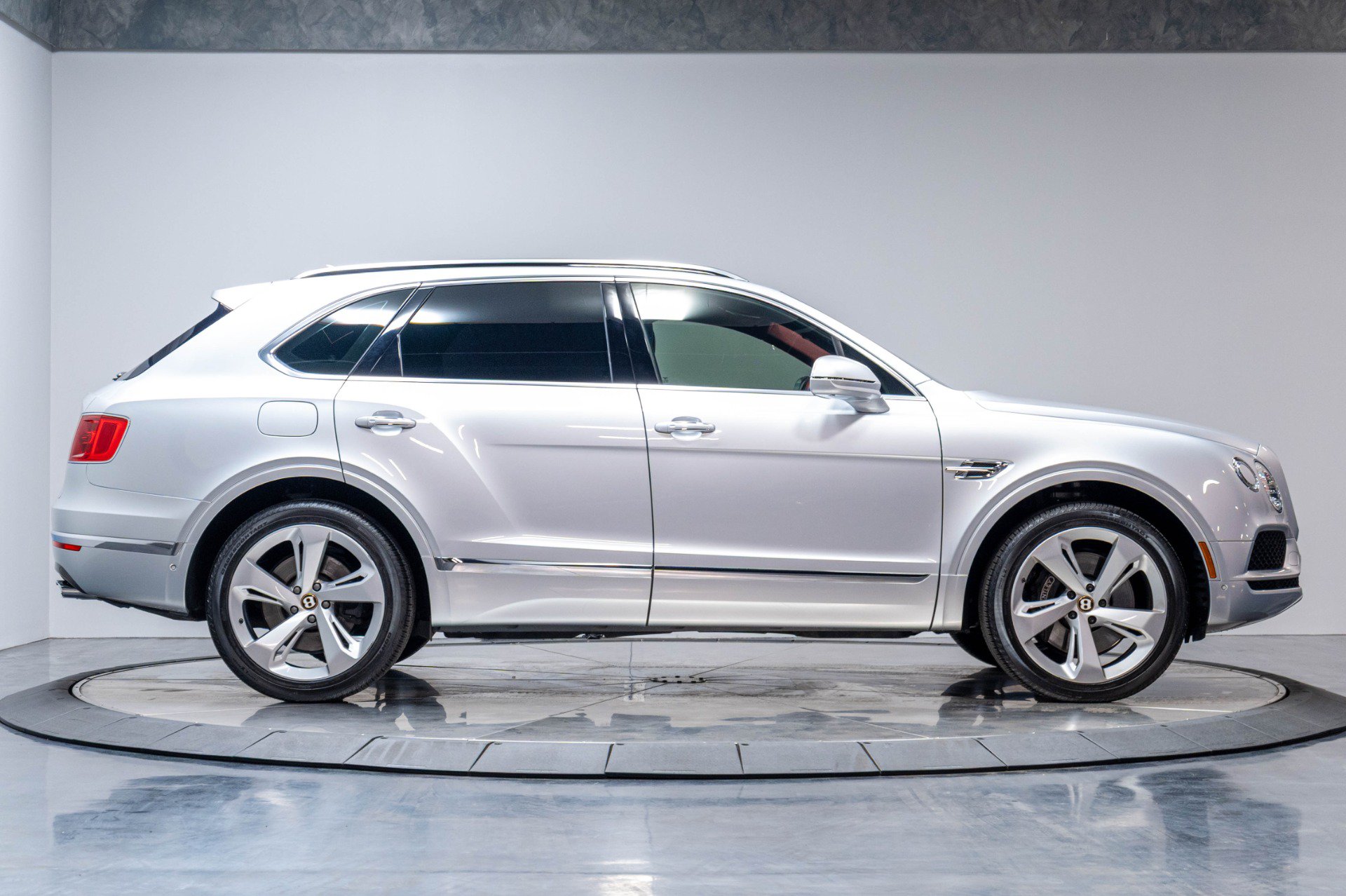Used 2020 Bentley Bentayga AWD/4WD image 24