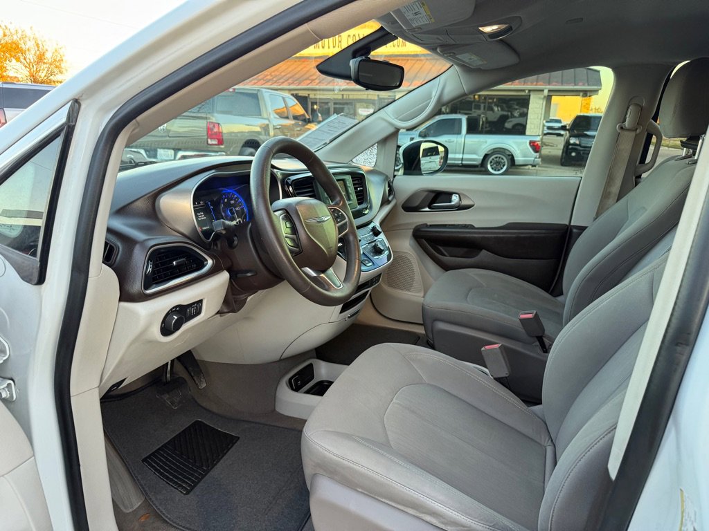 Used 2017 Chrysler Pacifica LX image 13