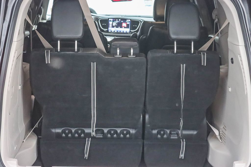 Used 2024 Chrysler Pacifica Select image 54