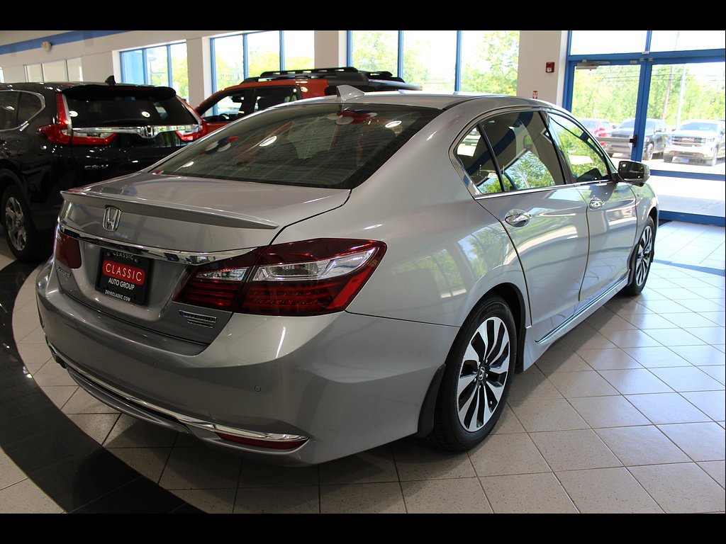 Used 2017 Honda Accord Touring image 5