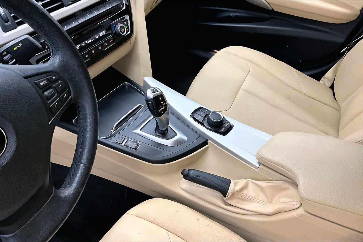 Used 2018 BMW 320i Sedan RWD image 16