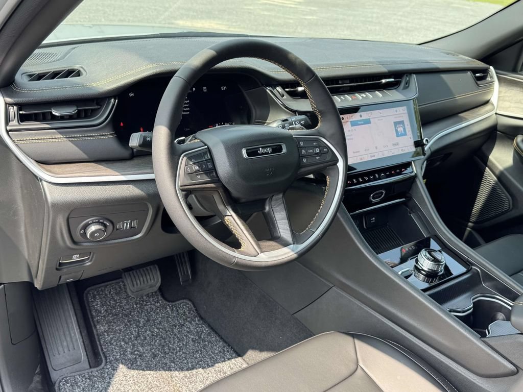 New 2026 Jeep Grand Cherokee Limited AWD/4WD image 2
