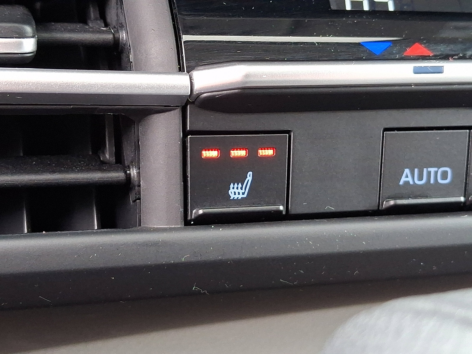 Used 2023 Toyota Sienna XLE AWD/4WD image 28