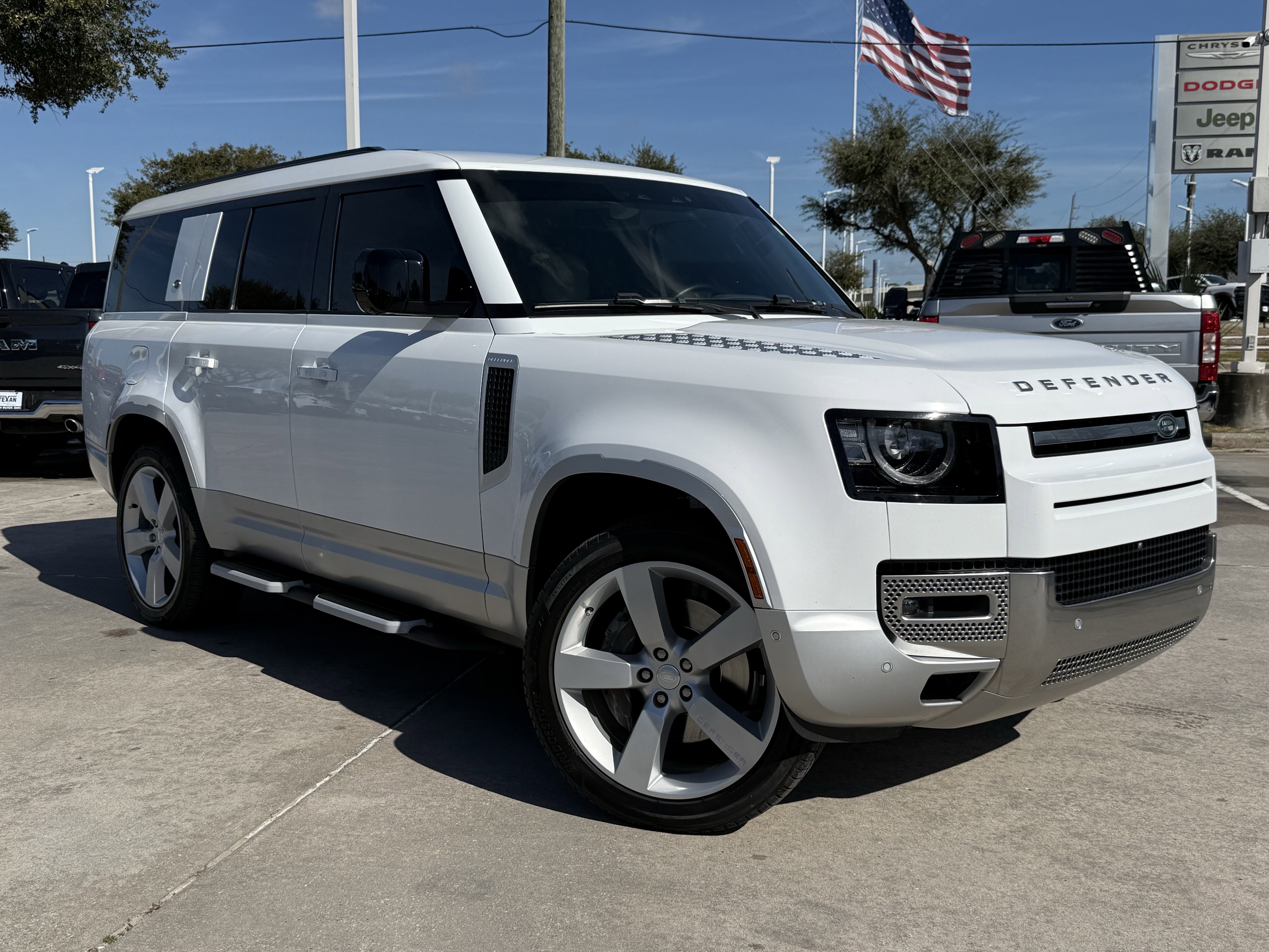 Used 2023 Land Rover Defender 130 First Edition image 2