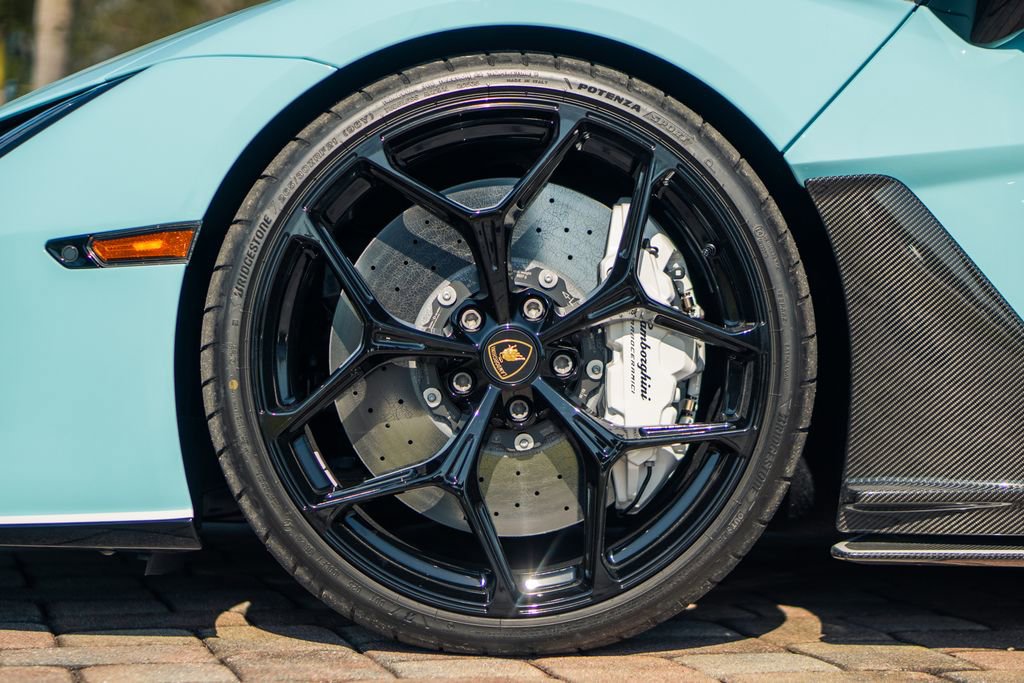 Used 2025 Lamborghini Revuelto image 16