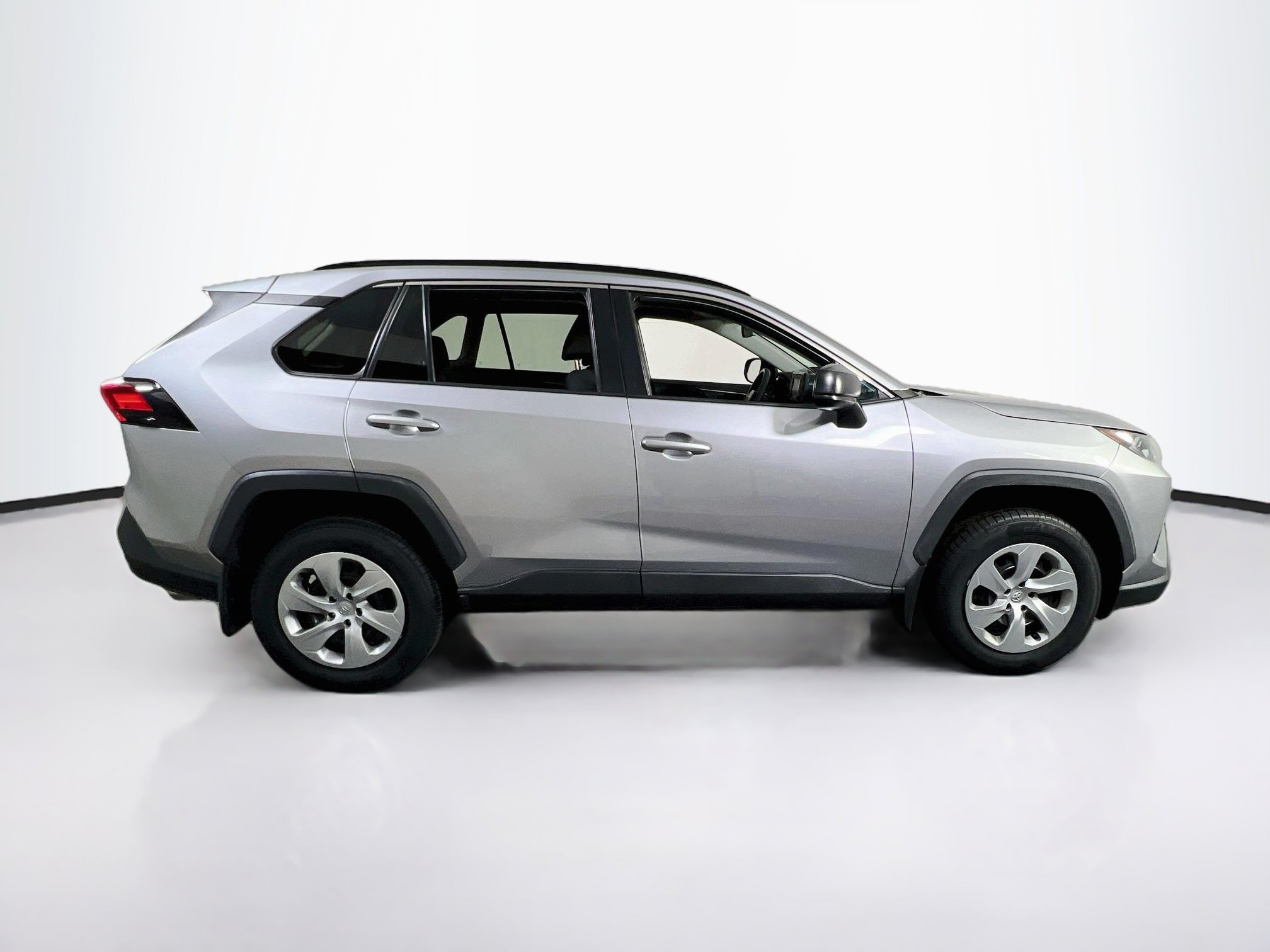 Used 2021 Toyota RAV4 LE AWD/4WD image 4