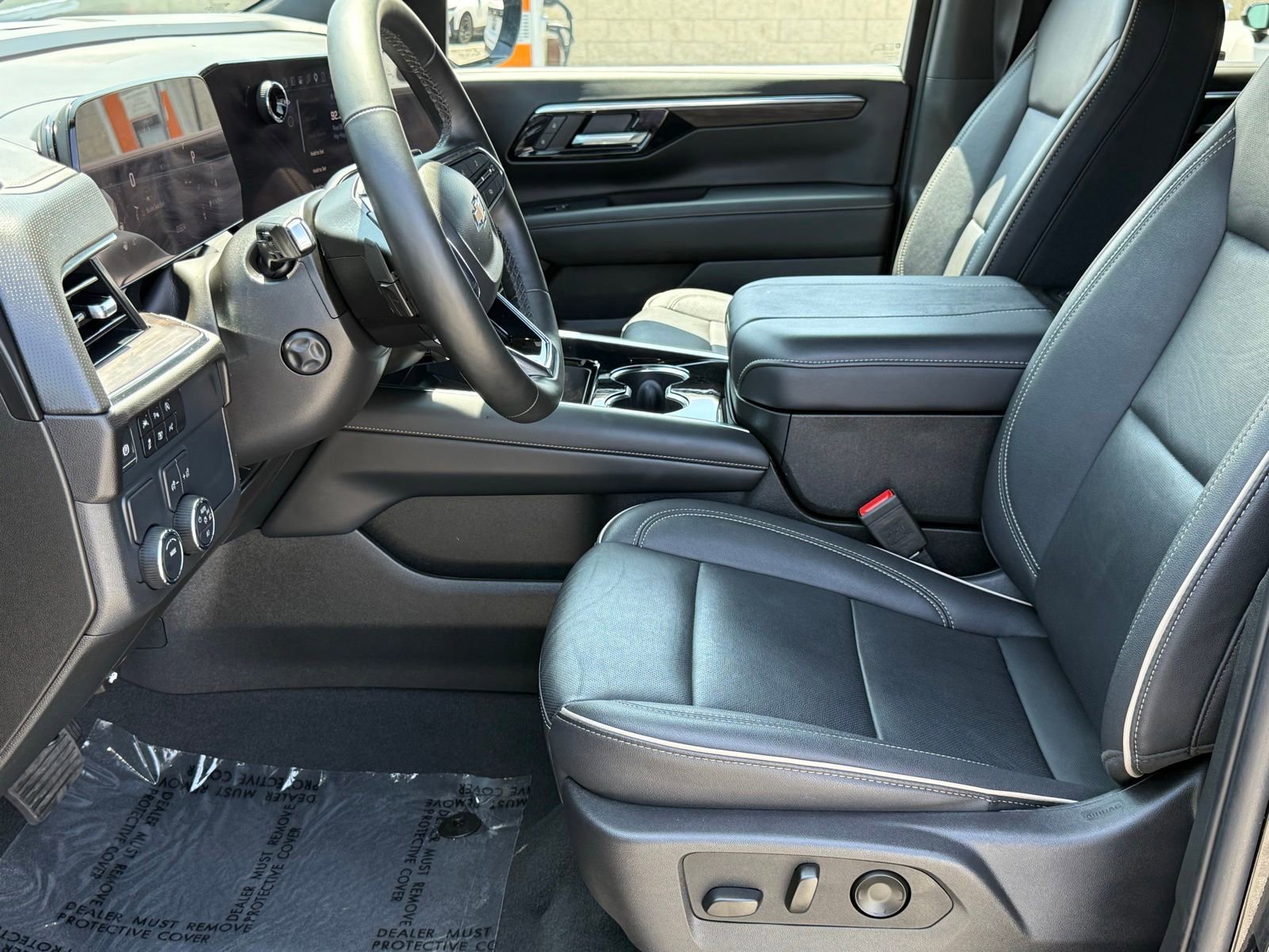 Used 2025 Chevrolet Suburban Premier RWD image 20