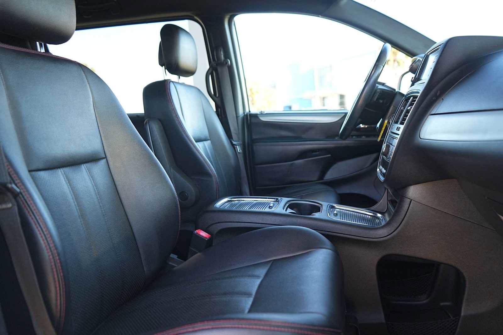 Used 2018 Dodge Grand Caravan GT image 15