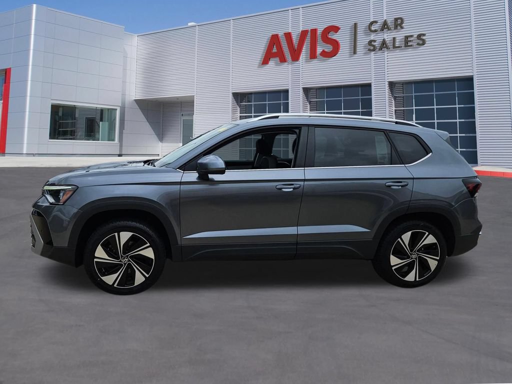 Used 2025 Volkswagen Taos SE AWD/4WD image 2