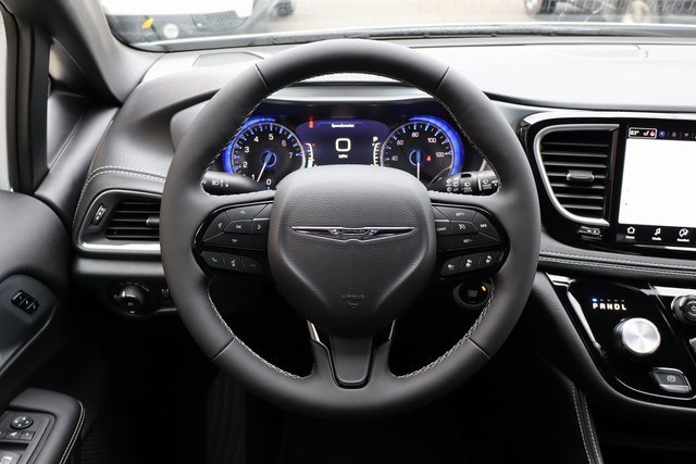 New 2026 Chrysler Pacifica Limited w/ S Appearance Package image 15