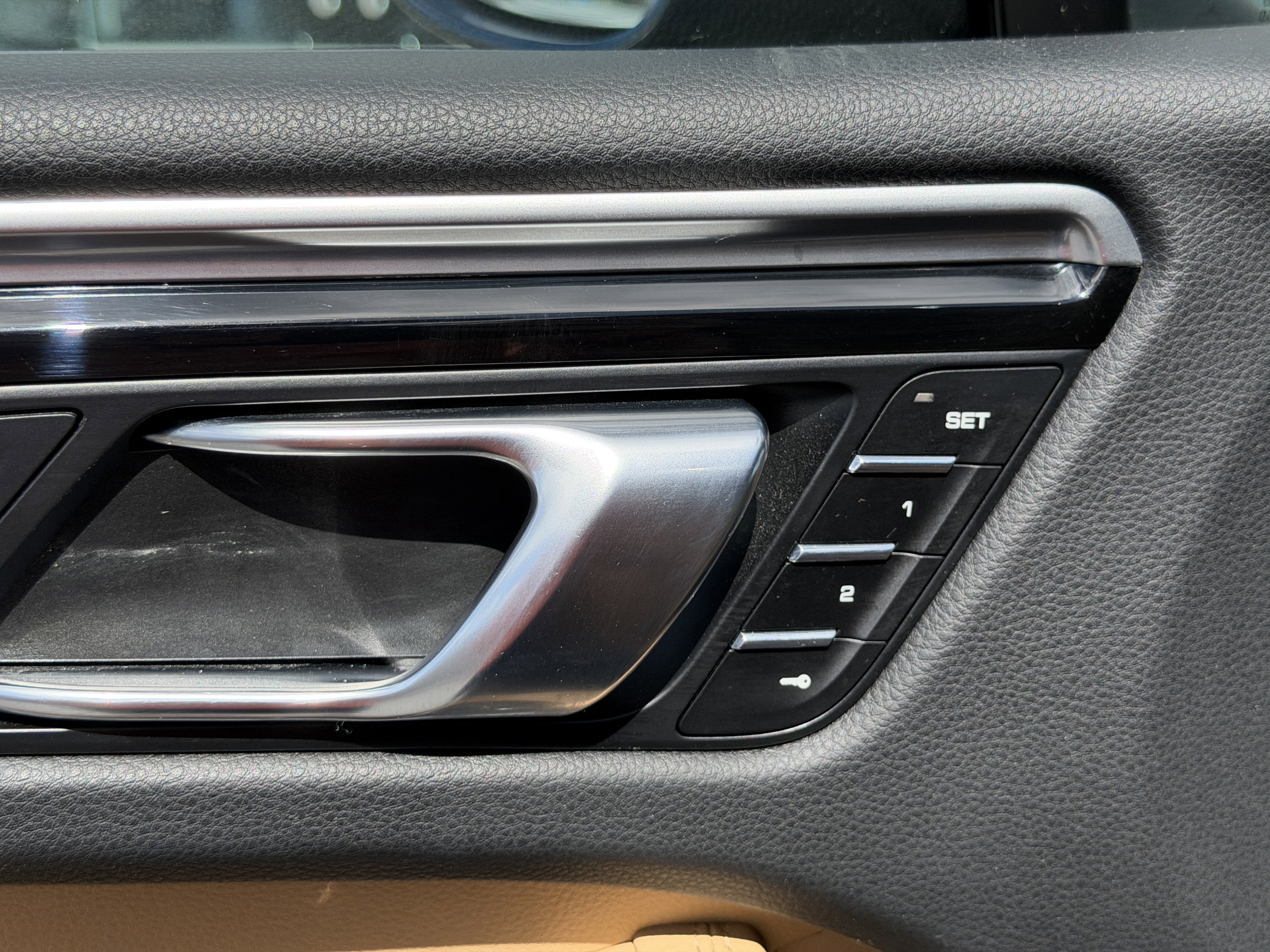 Certified 2018 Porsche Macan Sport Edition image 24