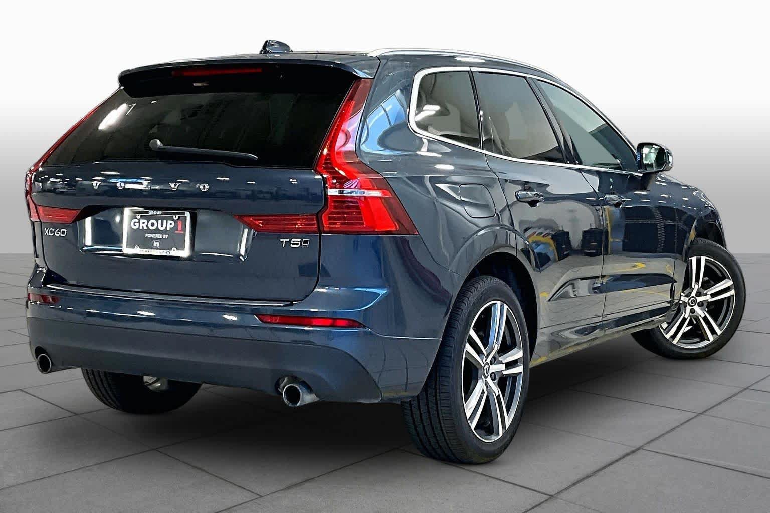 Used 2021 Volvo XC60 T5 Momentum w/ Premium Package AWD/4WD image 13