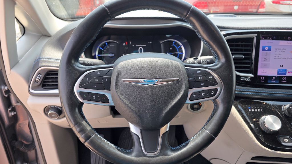 Used 2021 Chrysler Pacifica Touring-L FWD image 14