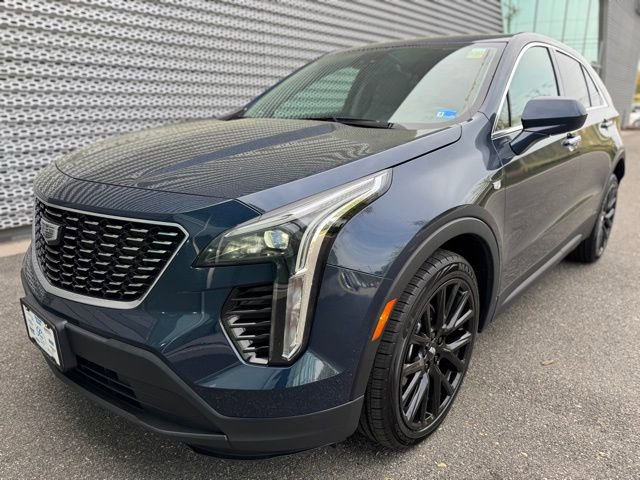 Used 2022 Cadillac XT4 Luxury w/ Cold Weather Package FWD image 1