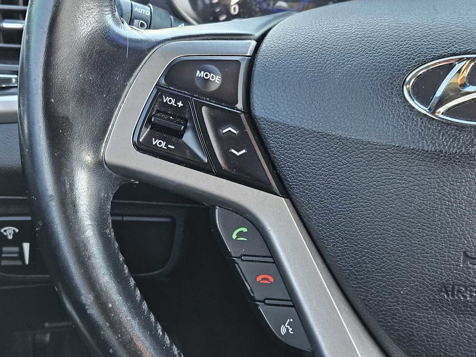 Used 2017 Hyundai Veloster Value Edition image 26