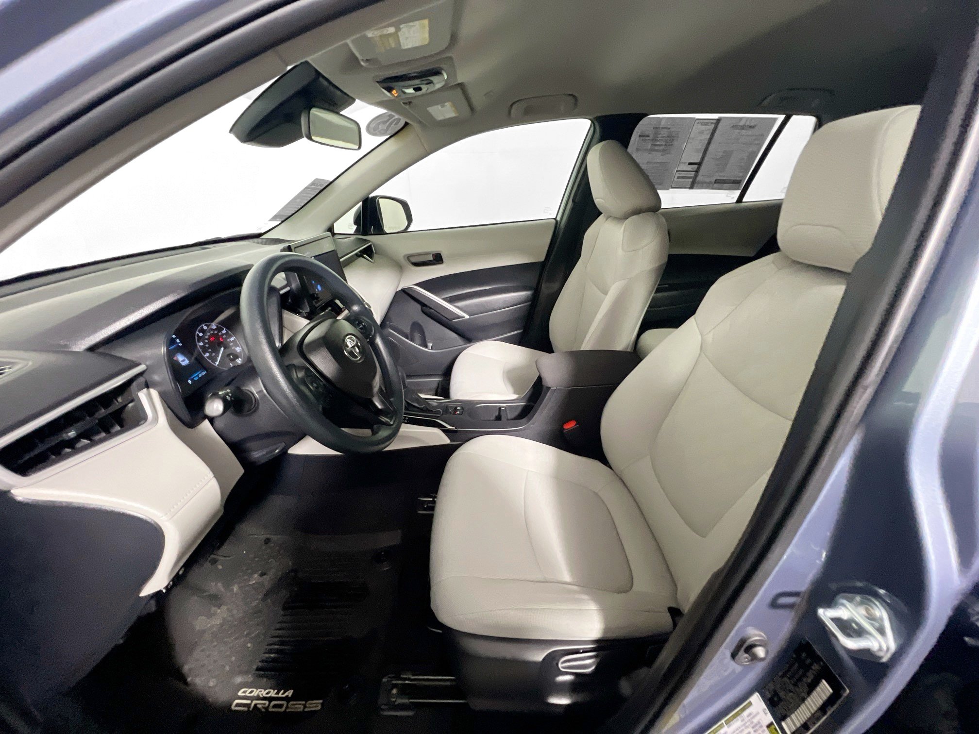 Used 2025 Toyota Corolla Cross L FWD image 14
