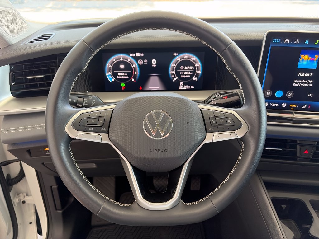 Certified 2025 Volkswagen Tiguan SE AWD/4WD image 16