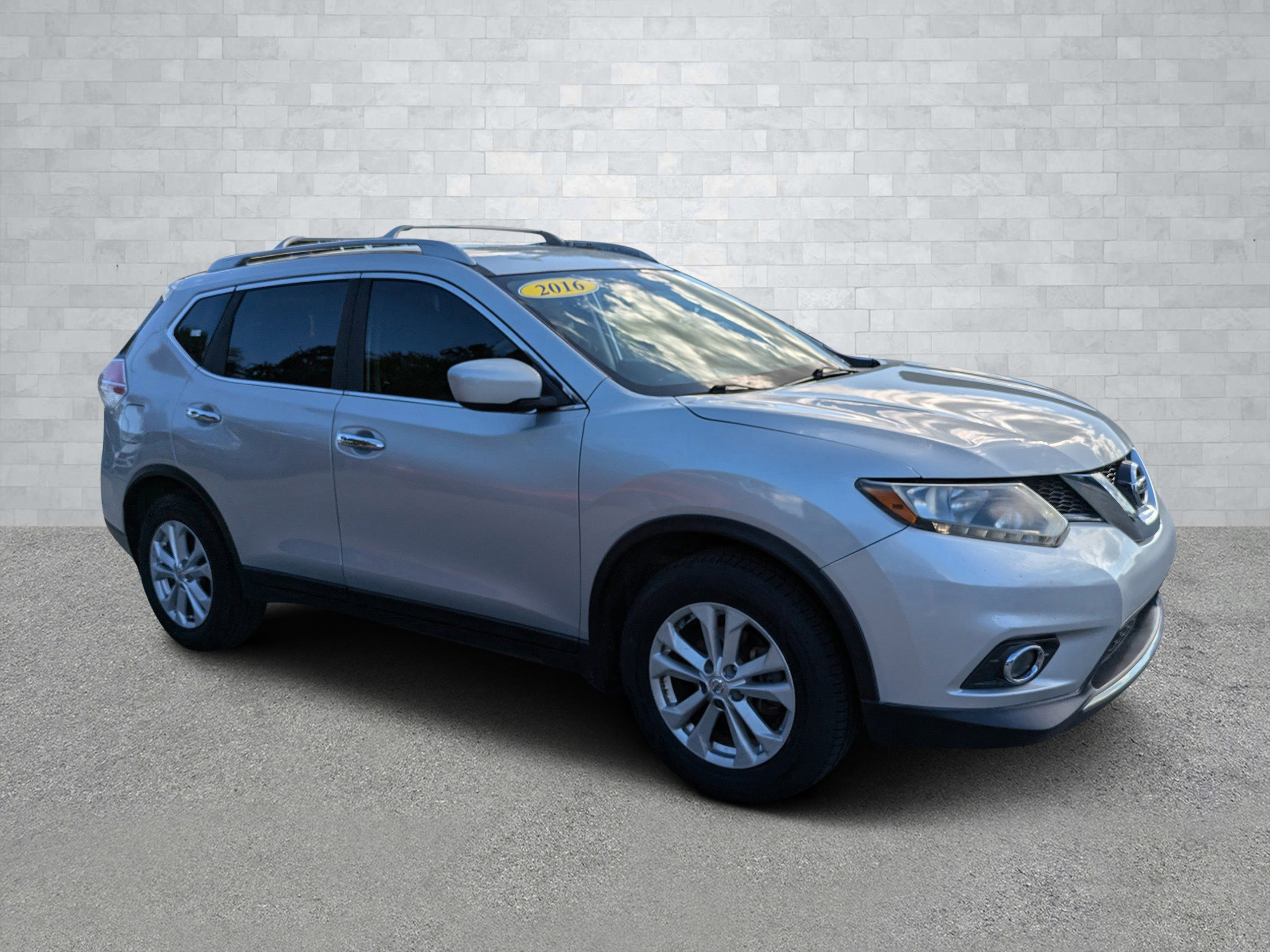 Used 2016 Nissan Rogue SV