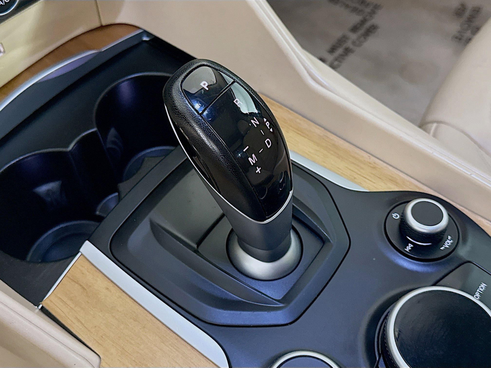 Used 2018 Alfa Romeo Giulia Ti w/ Quick Order Package 22Z Lusso image 20