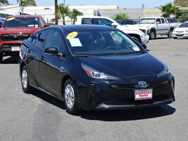 Used 2022 Toyota Prius LE FWD image 2