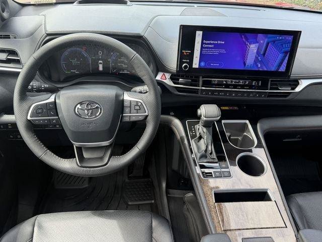 Certified 2025 Toyota Sienna Platinum AWD/4WD image 10