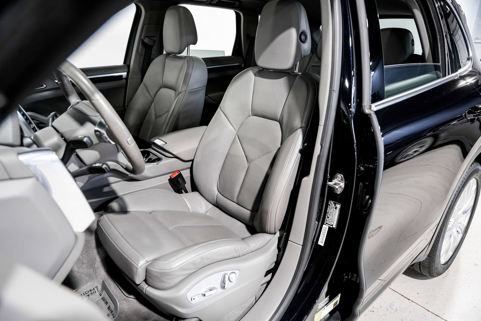 Used 2013 Porsche Cayenne Diesel AWD/4WD image 21