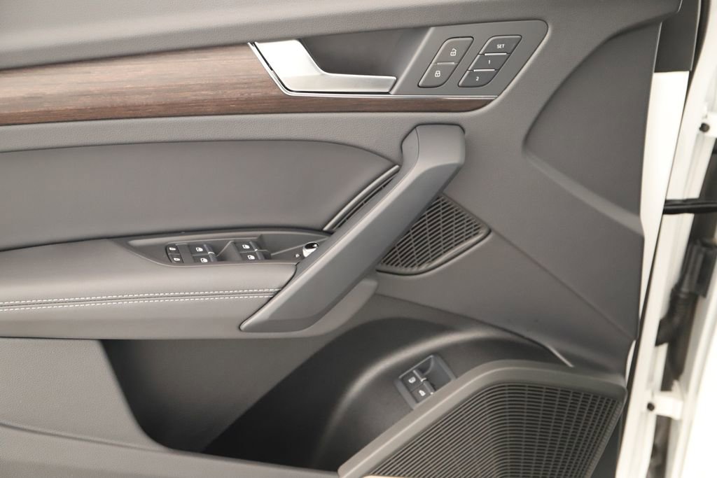 Certified 2025 Audi Q5 e Premium Plus w/ Premium Plus Package image 23
