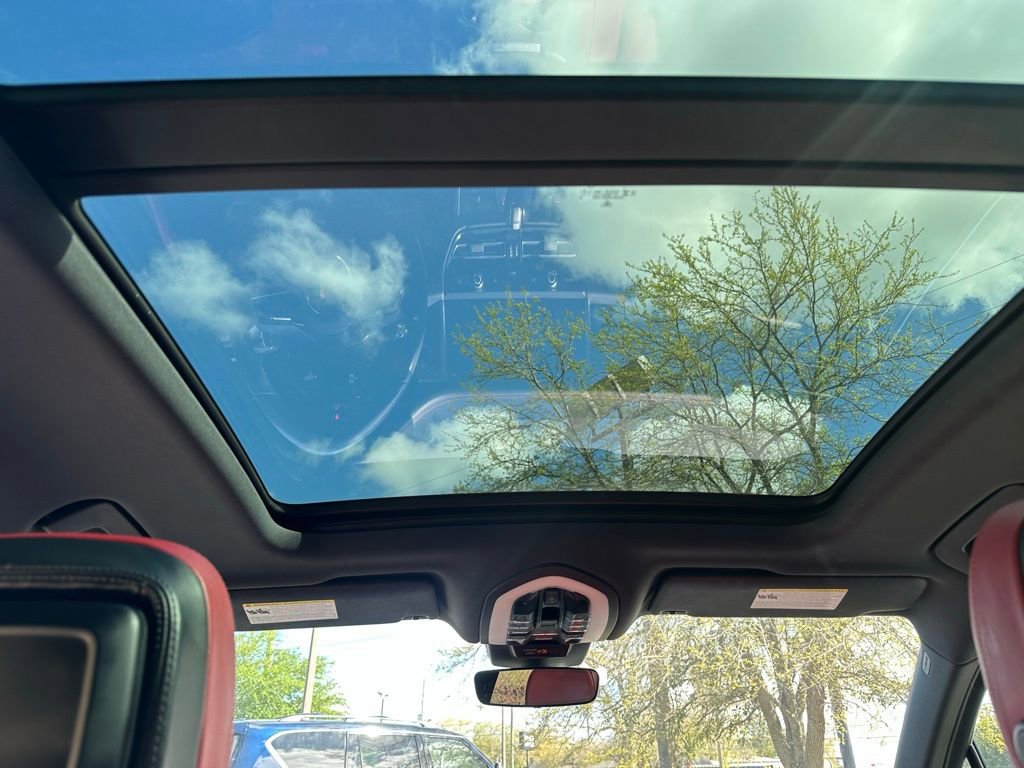 Used 2023 Porsche Macan image 36