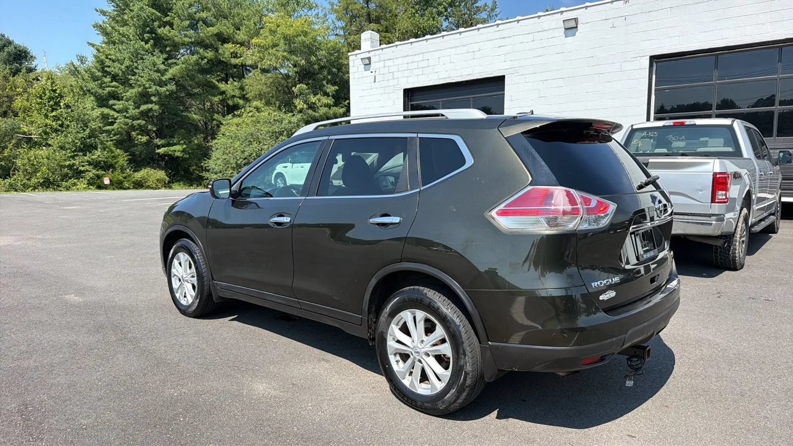 Used 2015 Nissan Rogue SV w/ SV Family Package AWD/4WD image 5