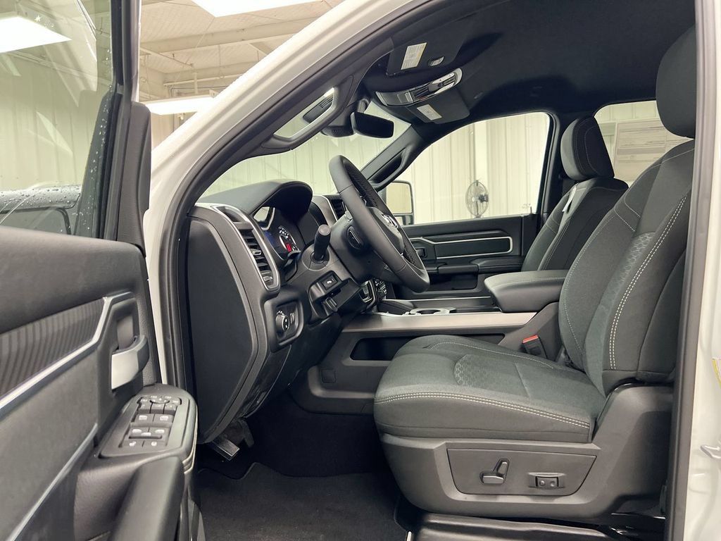 New 2026 RAM 2500 Big Horn AWD/4WD image 19