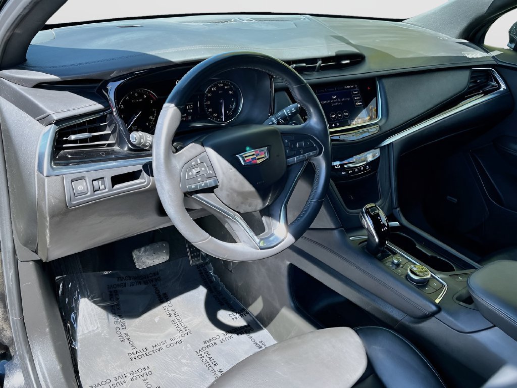 Used 2025 Cadillac XT6 Luxury AWD/4WD image 9