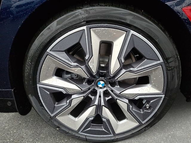 New 2026 BMW 750e xDrive w/ Executive Package image 8