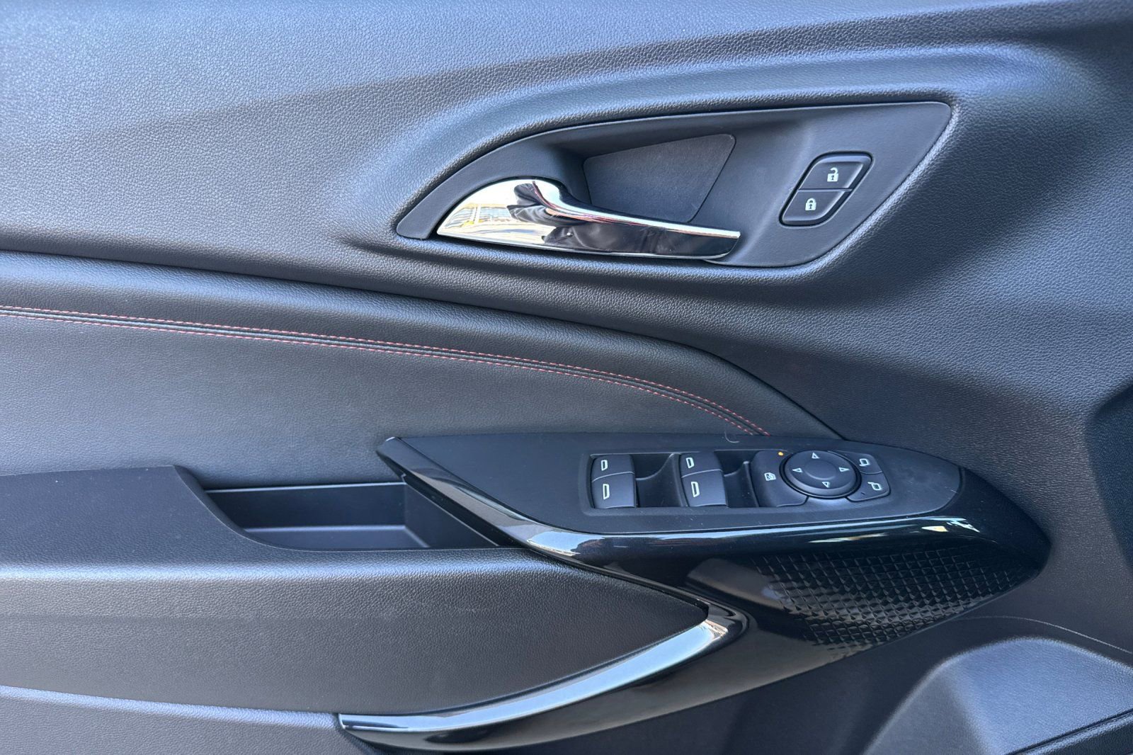 New 2026 Chevrolet Trax RS w/ Sunroof Package image 10