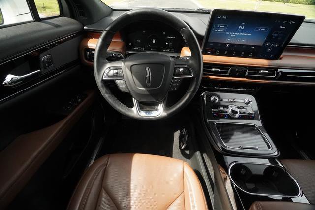 Used 2023 Lincoln Nautilus Reserve image 13