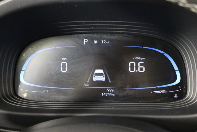 Used 2025 Hyundai Venue SEL FWD image 11