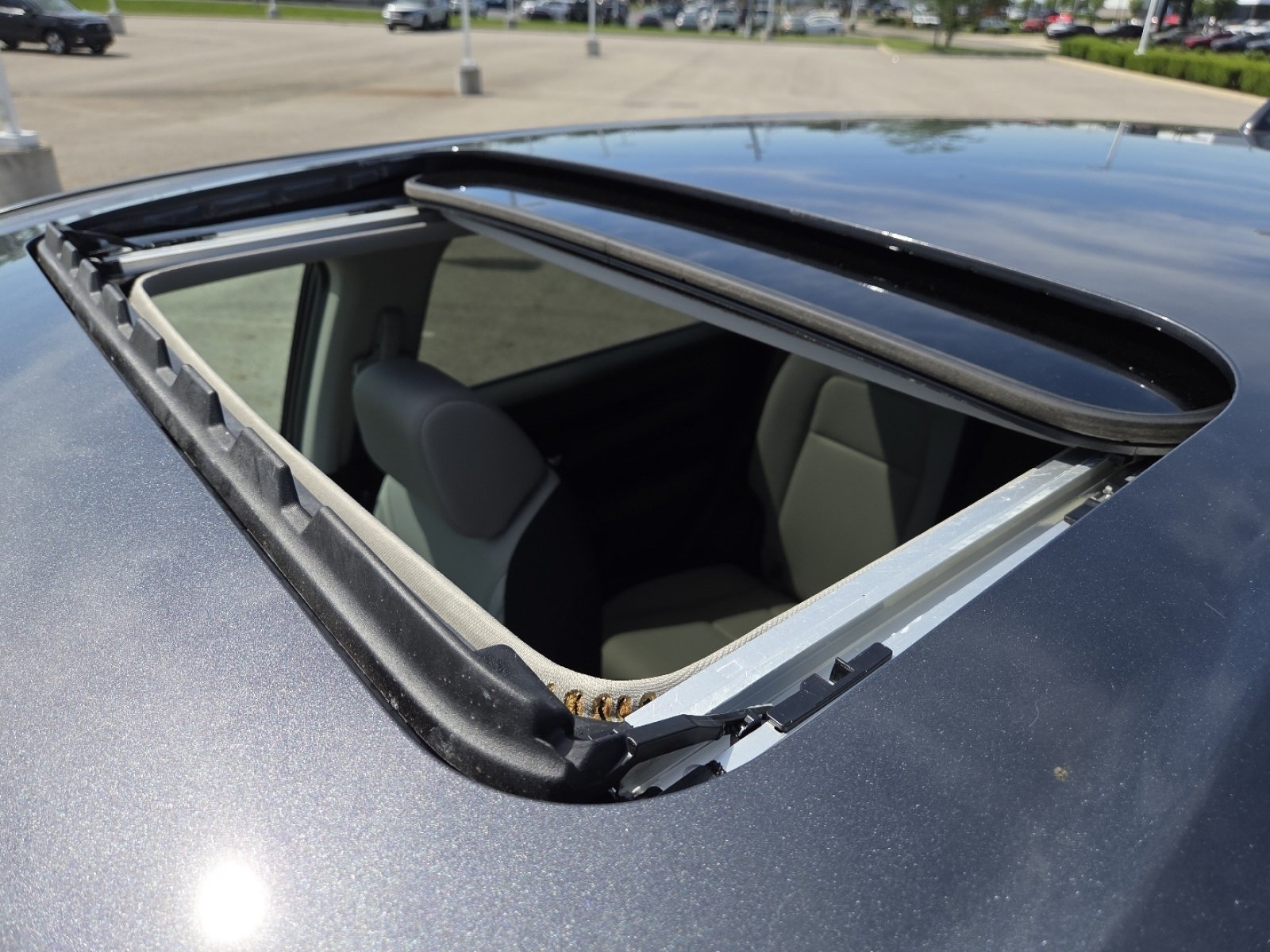 Used 2025 Honda CR-V EX image 4