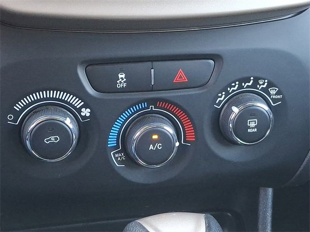 Used 2018 Jeep Cherokee Latitude w/ Altitude Package image 15