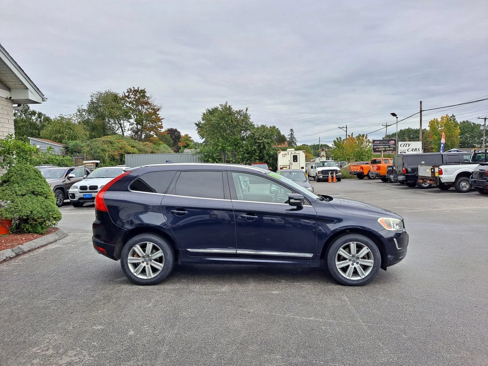 Used 2017 Volvo XC60 T5 Inscription w/ Advanced Package AWD/4WD image 4