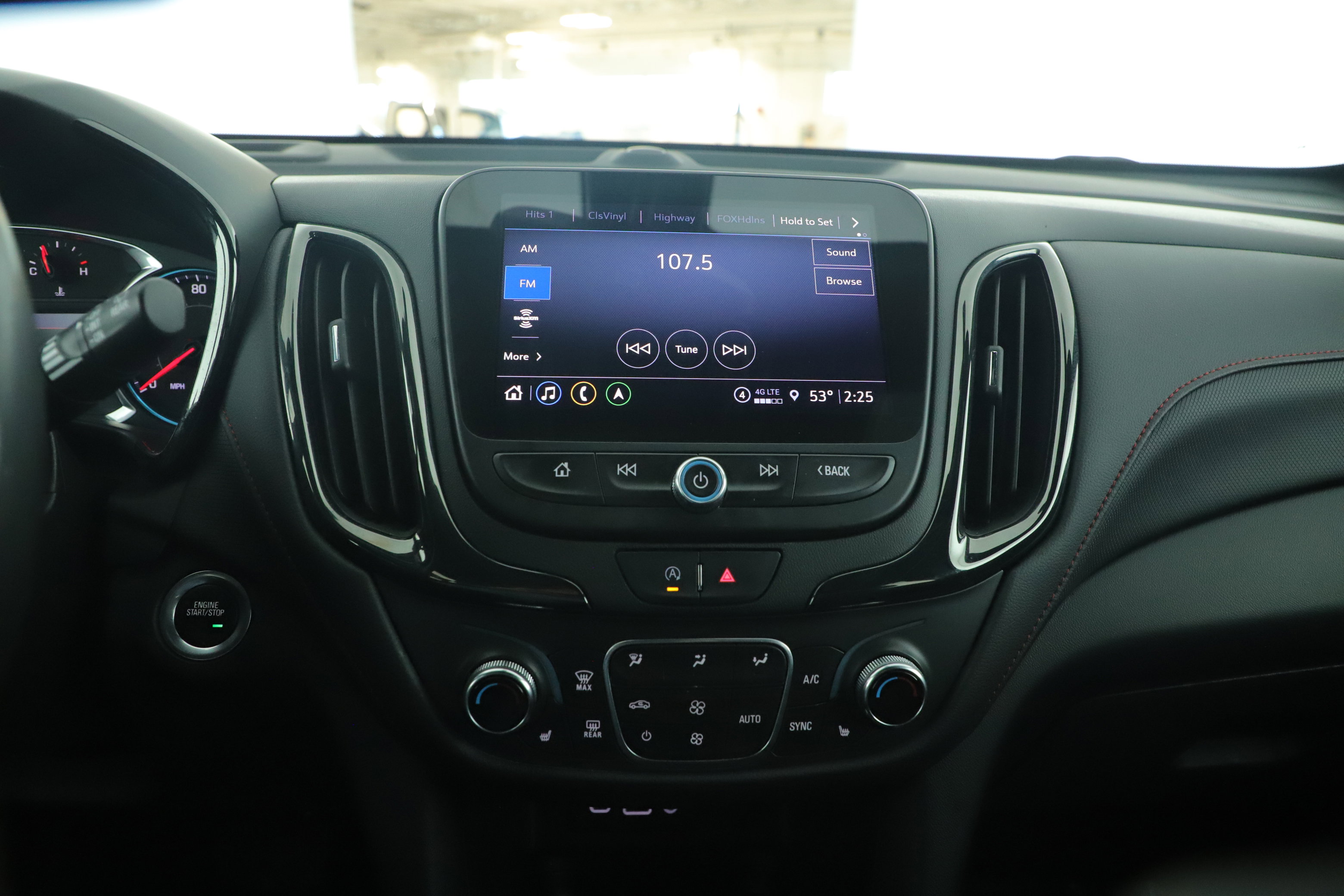 Used 2022 Chevrolet Equinox RS w/ RS Leather Package image 9