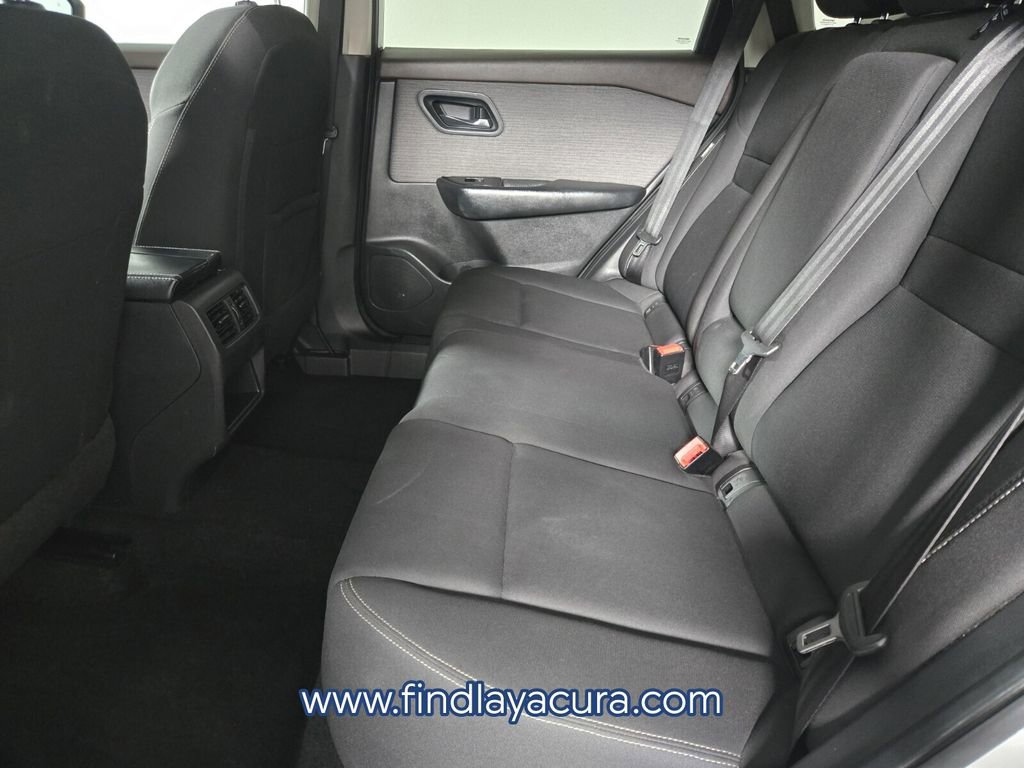 Used 2023 Nissan Rogue S image 12