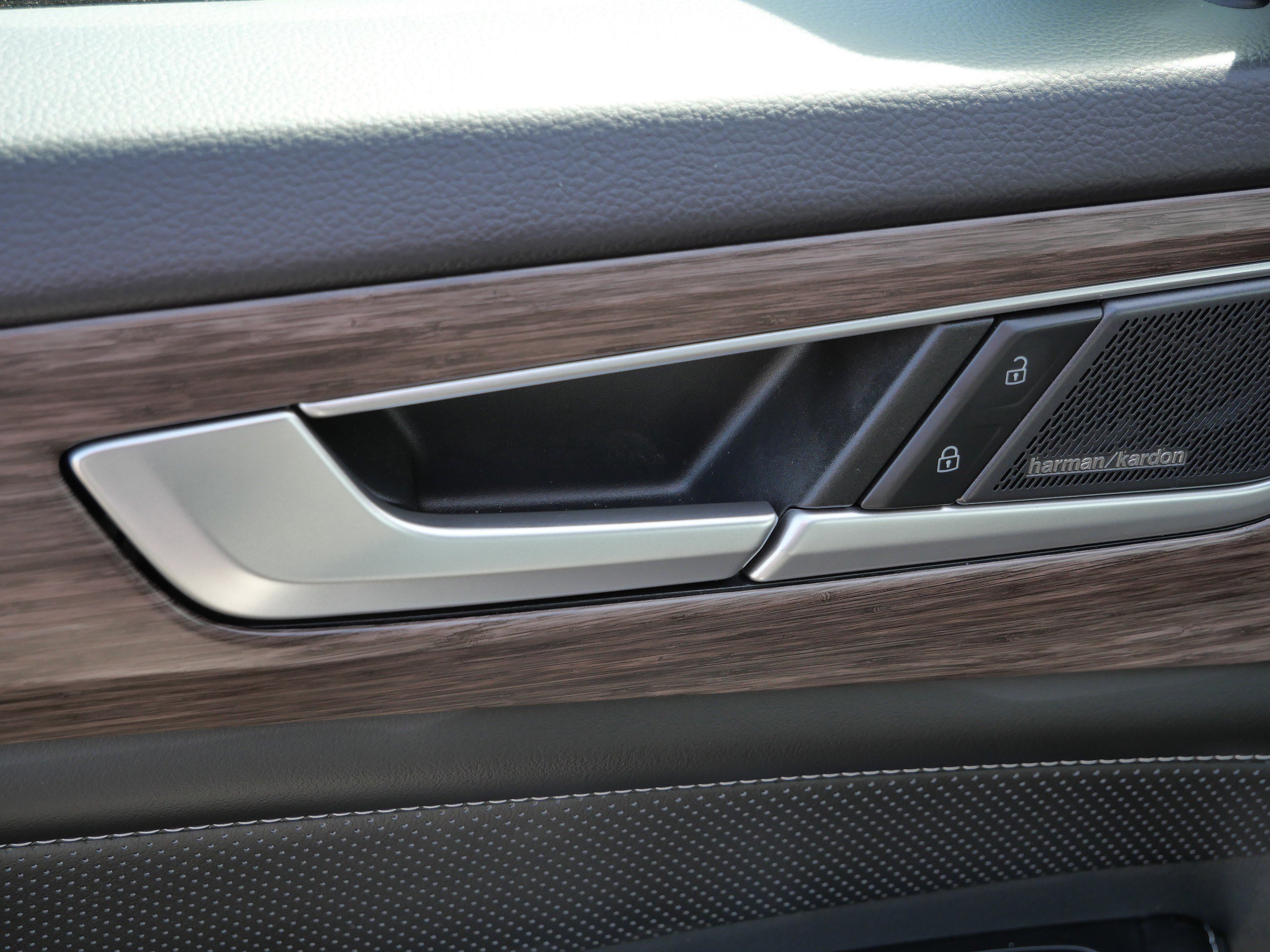 Certified 2024 Volkswagen Atlas SEL Premium R-Line image 20