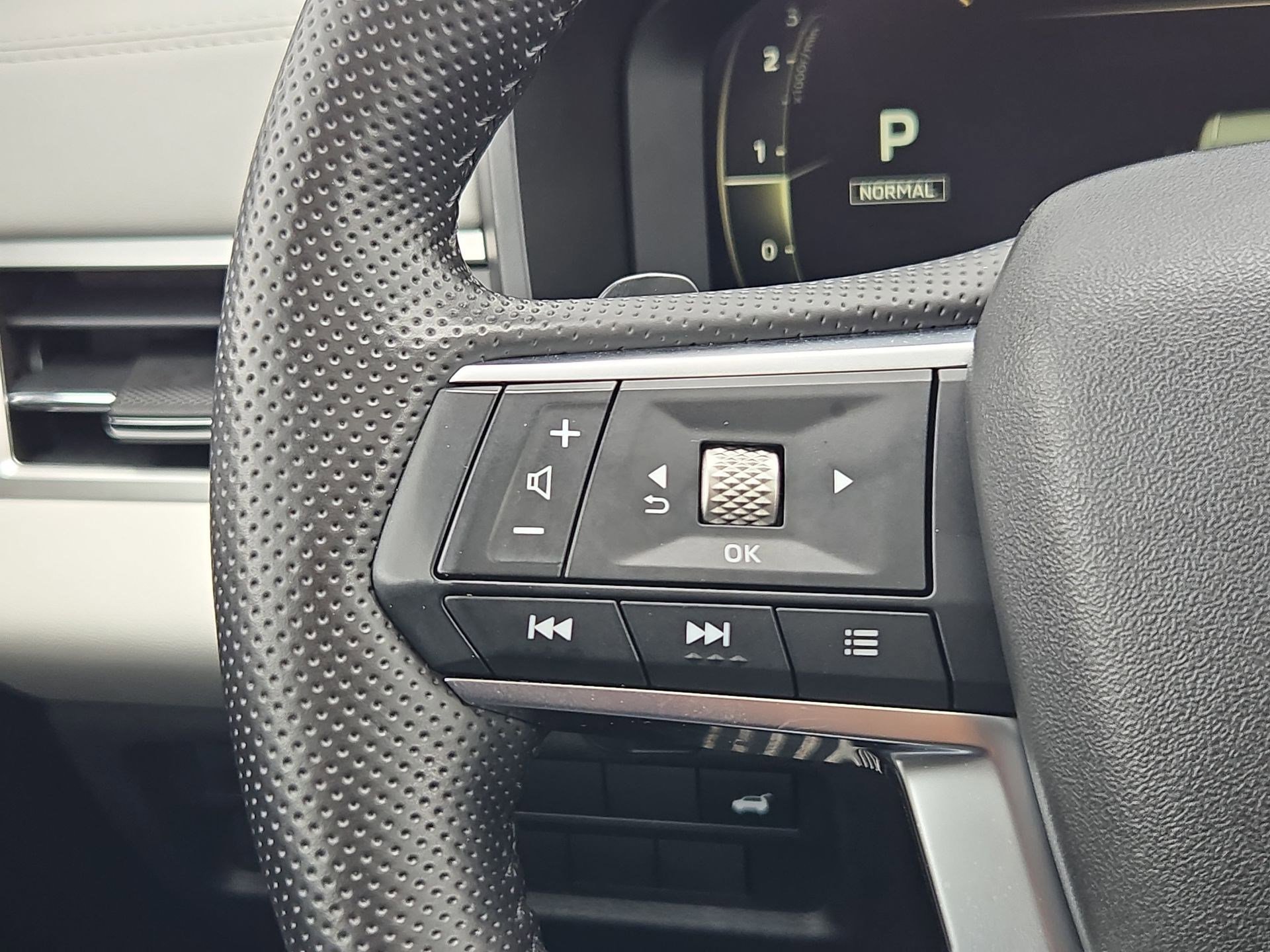 Used 2025 Mitsubishi Outlander SEL image 19