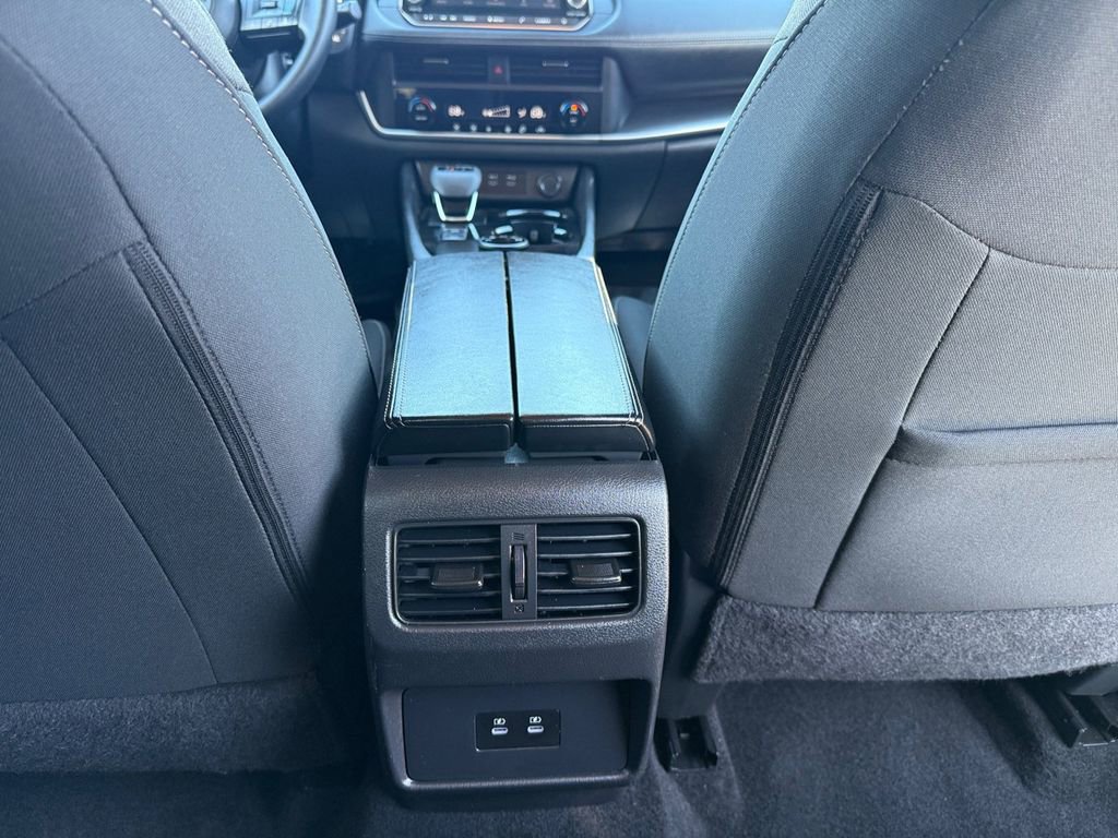 Used 2024 Nissan Rogue SV image 28