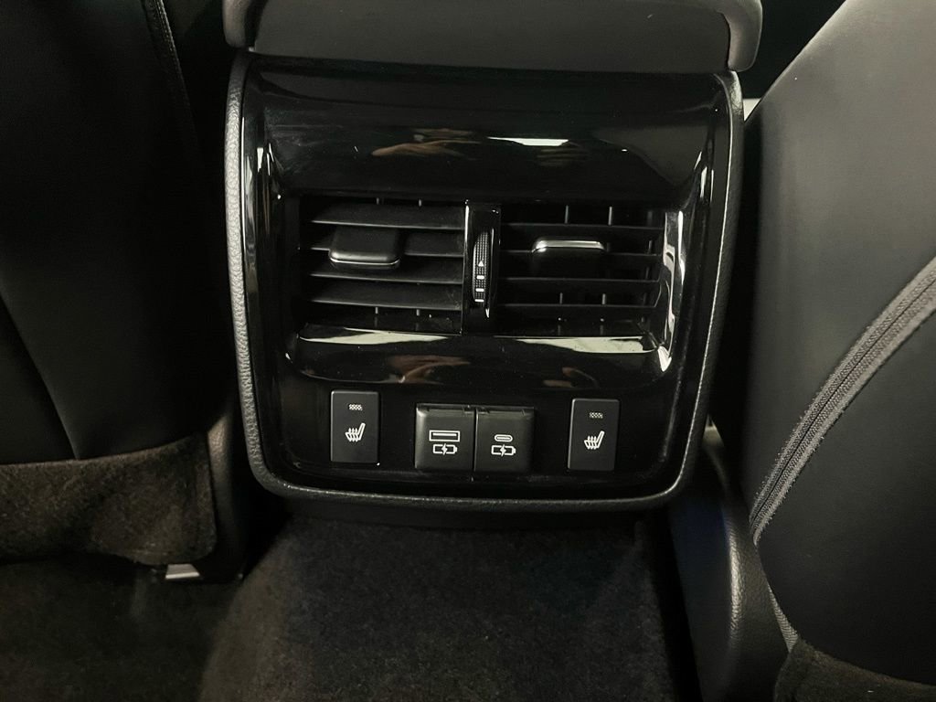 Used 2021 Toyota Avalon Limited image 31