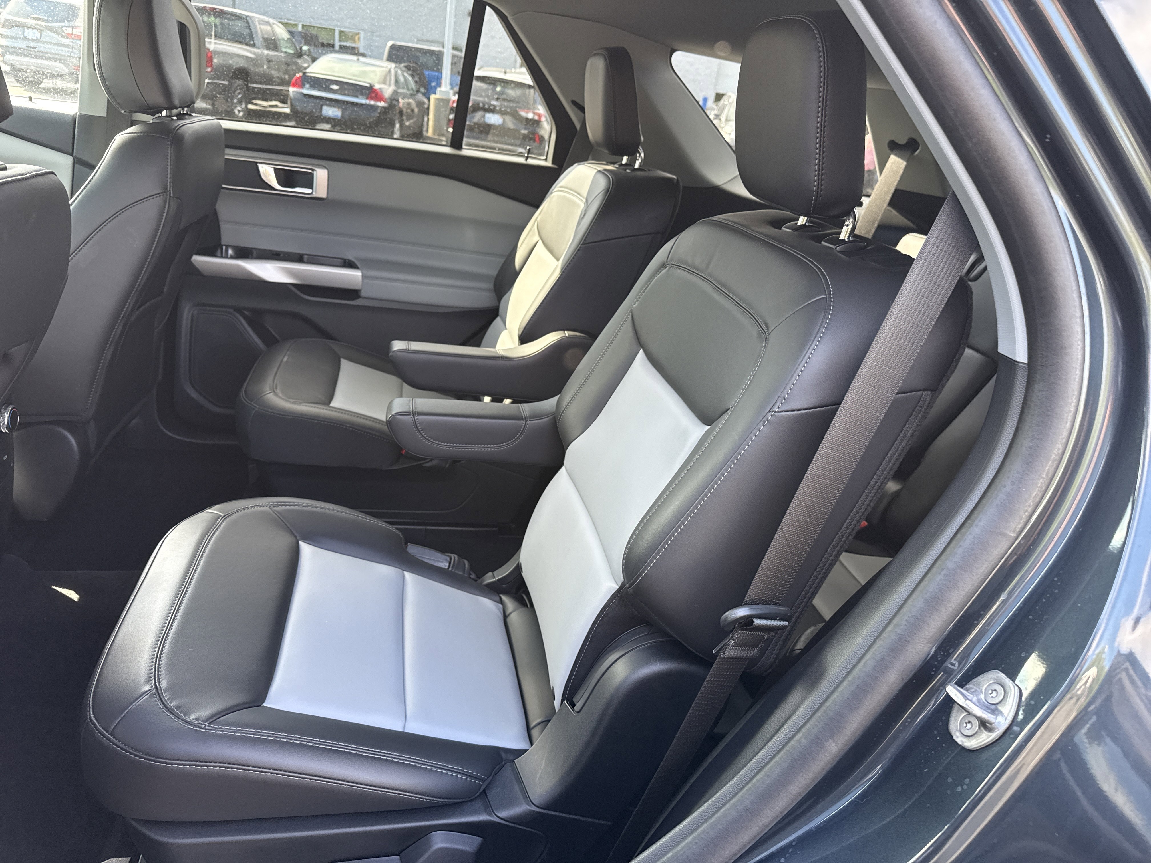 Certified 2023 Ford Explorer XLT w/ Equipment Group 202A AWD/4WD image 15