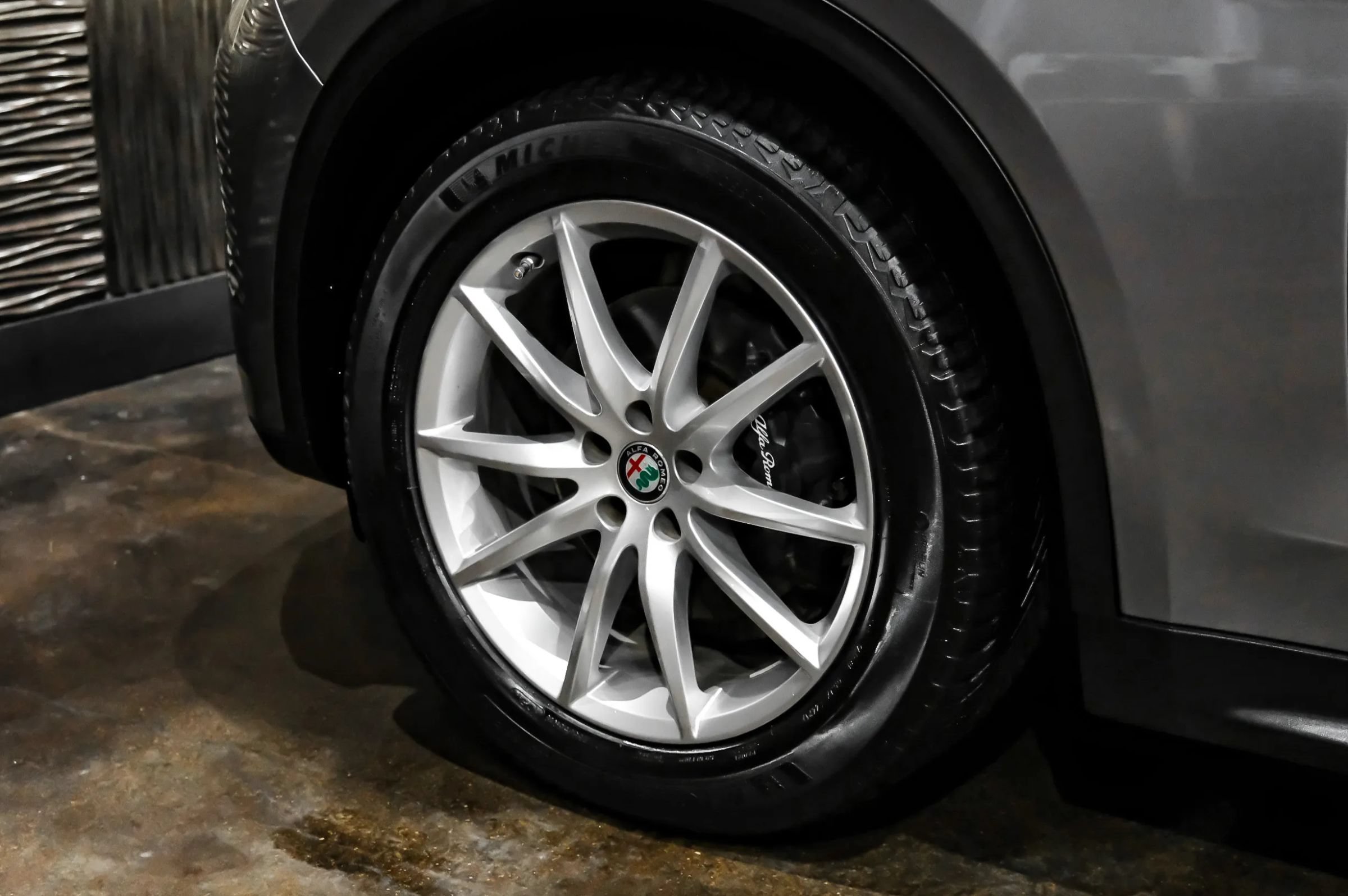 Used 2018 Alfa Romeo Stelvio Ti AWD/4WD image 58