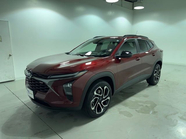 Certified 2025 Chevrolet Trax RS w/ Driver Confidence Package image 3