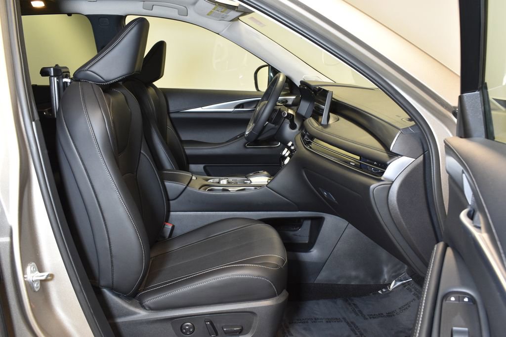 Certified 2026 INFINITI QX60 Luxe w/ Family Package image 33